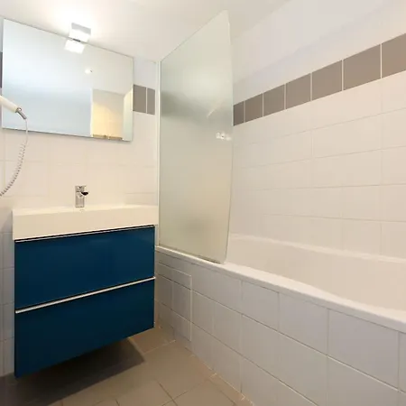 Service - En Face Du Musee - 5 Appartement